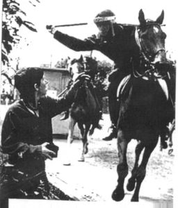 Wenn die Lohnarbeit selbst nicht zur Disziplinierung ausreicht, kommt die Polizei zur Hilfe -"Battle of Orgreave", UK miners' strike 1984/85